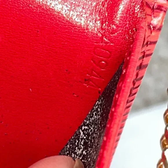 SALE! Louis Vuitton International Epi Wallet on chain ❤️ - Picture 11 of 16